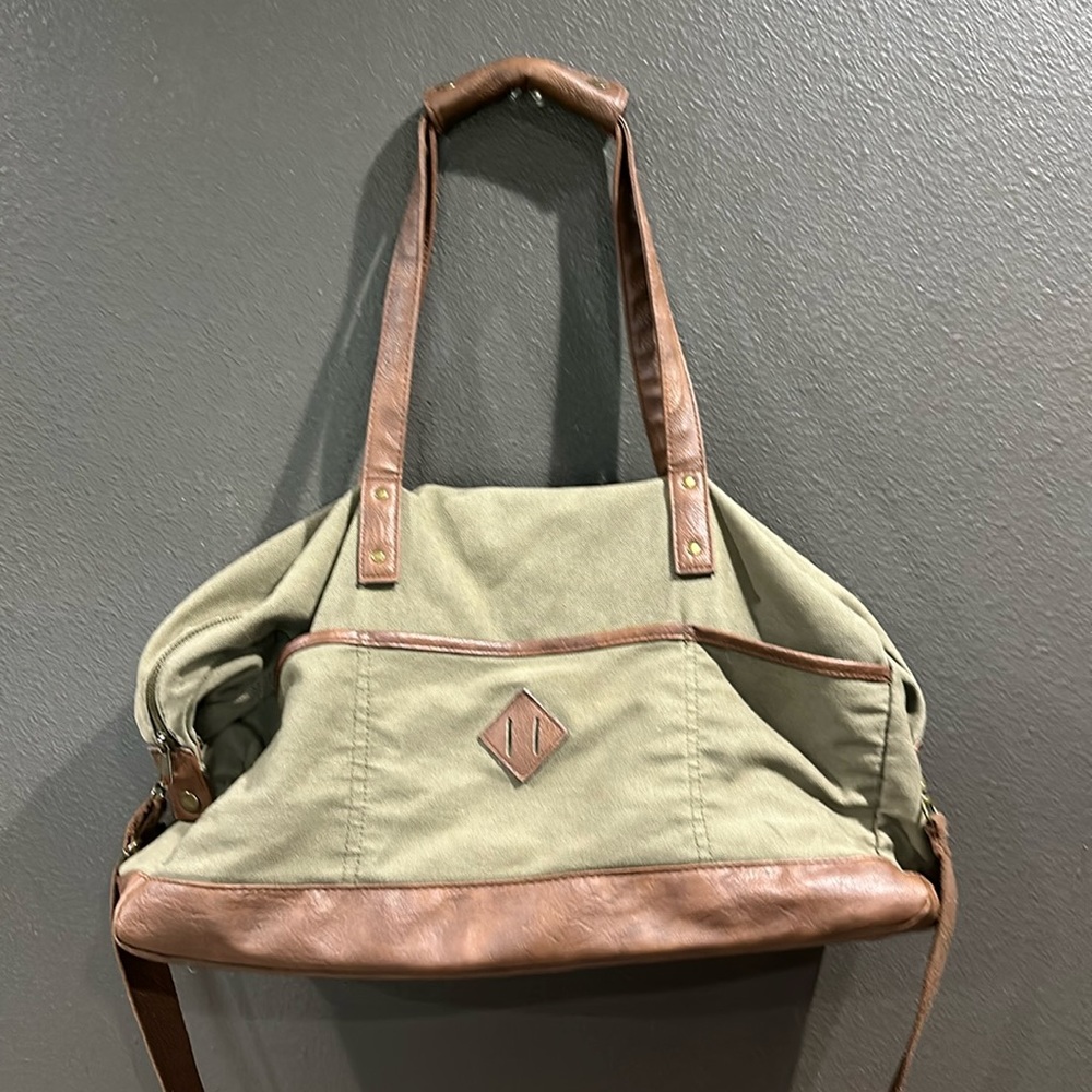 Army green weekender bag dark brown leather straps gold hardware mossimo supply